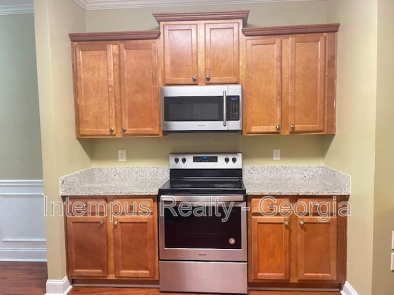 1180 Pepper Ln - Photo 3 of 8