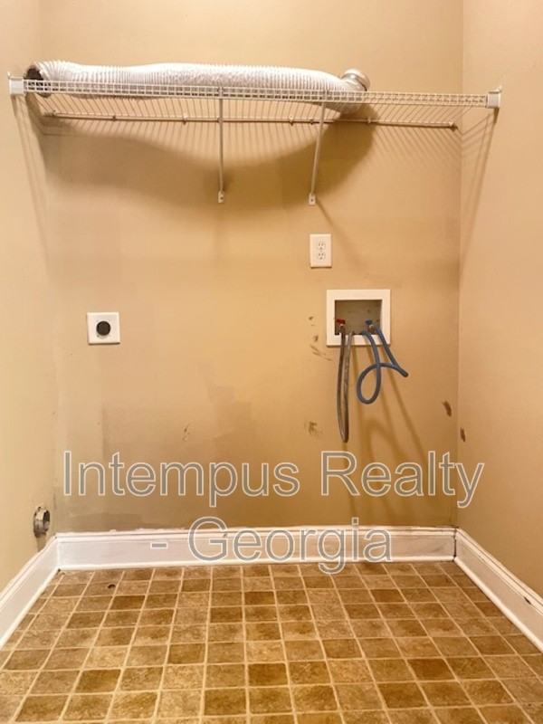 1180 Pepper Ln - Photo 4 of 8