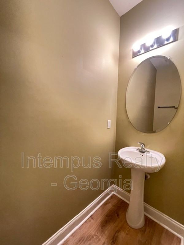 1180 Pepper Ln - Photo 5 of 8