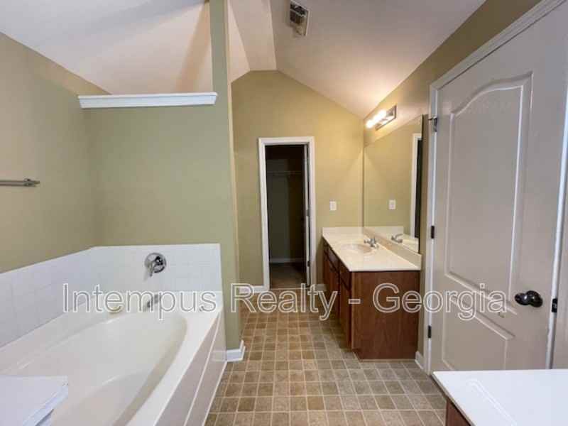 1180 Pepper Ln - Photo 7 of 8