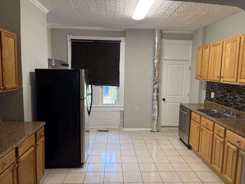 250X W Fayette St - Photo 5 of 17