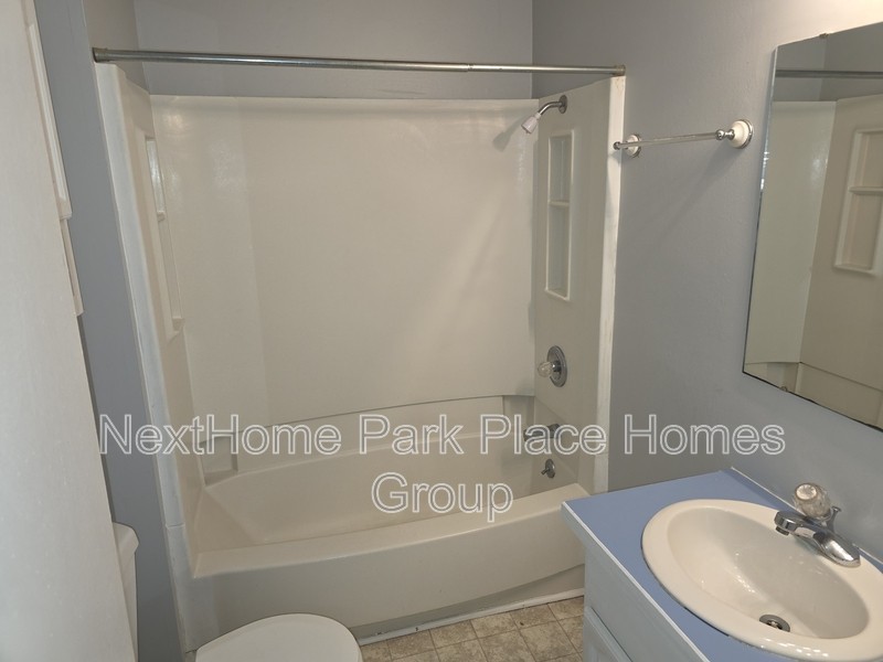 1007 Fournie St - Photo 6 of 7