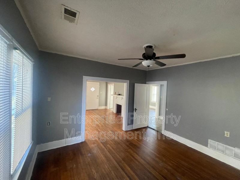 861 Goodwyn St - Photo 2 of 7