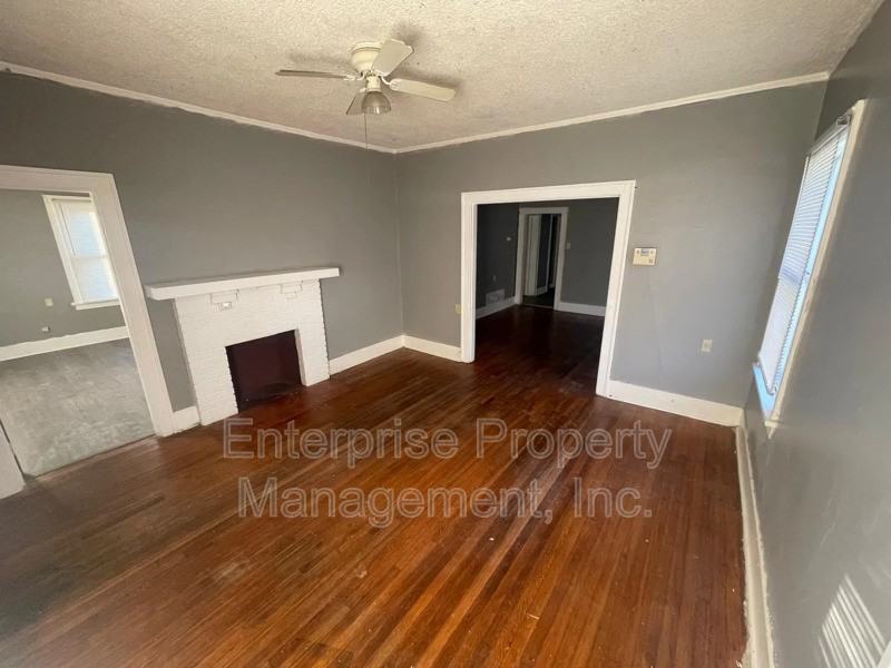861 Goodwyn St - Photo 3 of 7