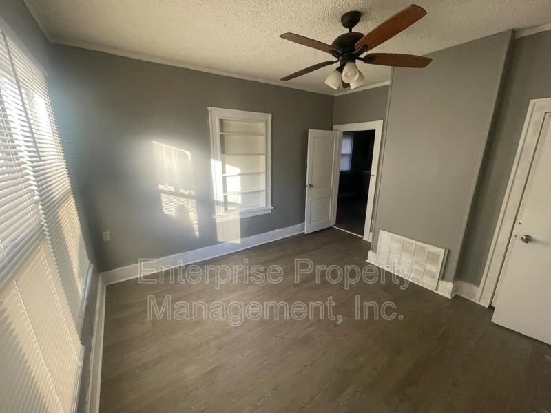 861 Goodwyn St - Photo 4 of 7