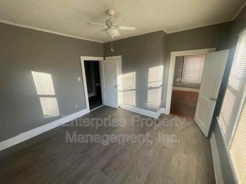 861 Goodwyn St - Photo 5 of 7