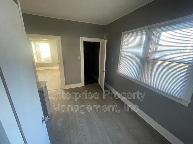 861 Goodwyn St - Photo 6 of 7