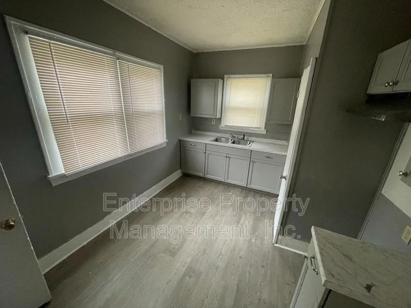 861 Goodwyn St - Photo 7 of 7