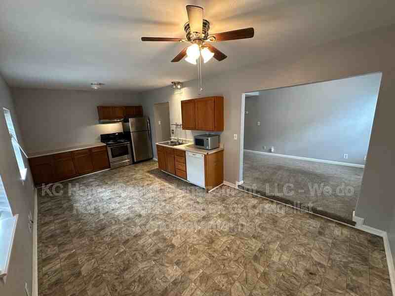 3633 Central St #2 - Photo 7 of 29