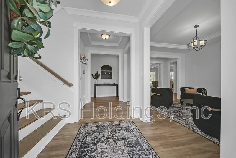 629 Hayes Dr - Photo 2 of 30