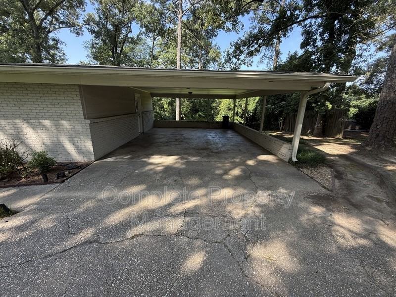 3153 Woodhaven Dr - Photo 5 of 39