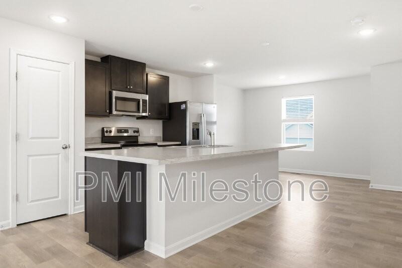141 Perdiz Rd - Photo 5 of 33