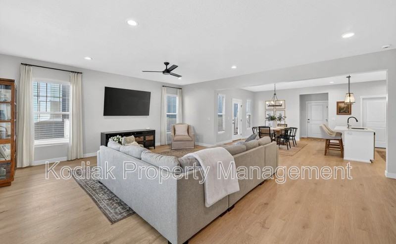 979 W Shoreline Dr - Photo 6 of 32