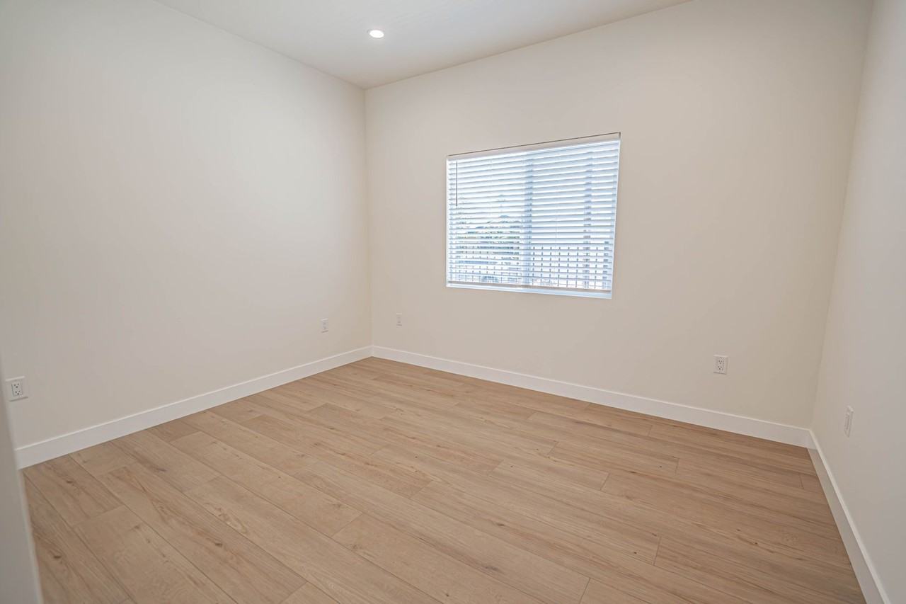 10959 Collins St - Photo 7 of 20
