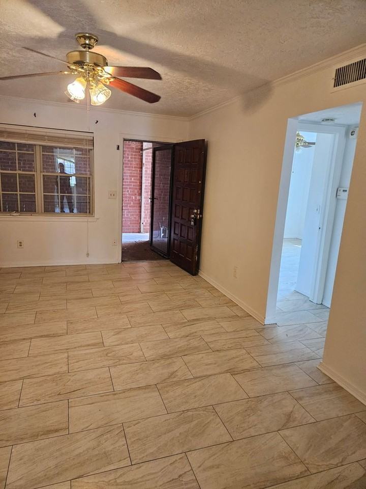 6101 N Brookline Ave - Photo 5 of 8