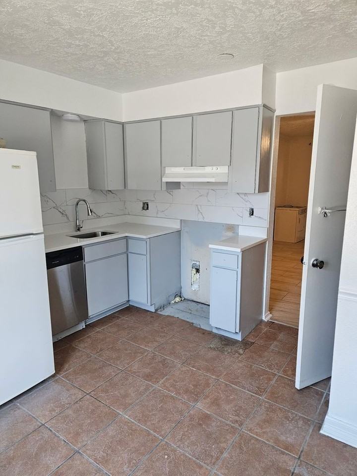 6101 N Brookline Ave - Photo 7 of 8