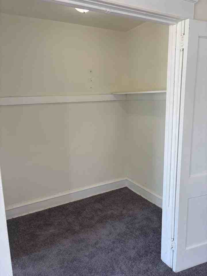 260 N Wycombe Ave - Photo 4 of 9