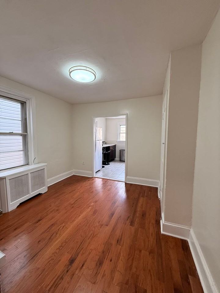 2127 Tasker St - Photo 5 of 6