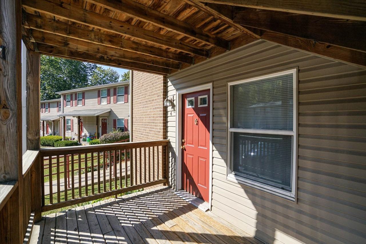 Lincoln Apartments - Photo 4 of 12