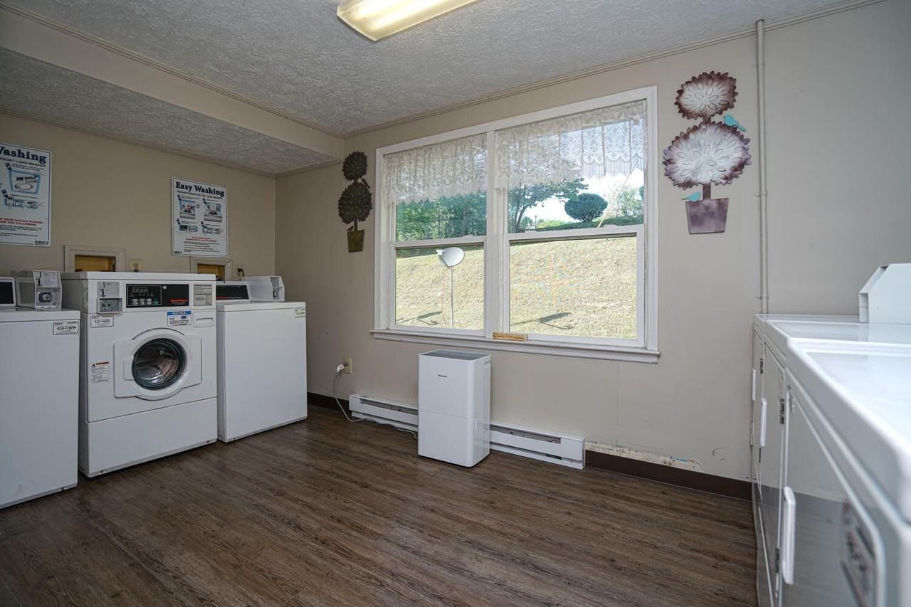 Lincoln Apartments - Photo 6 of 12