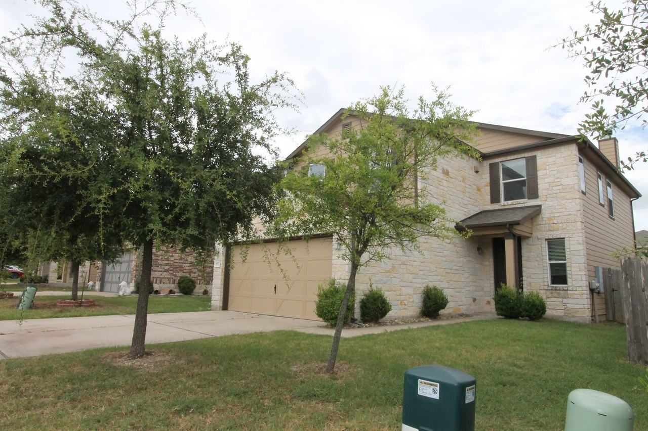 907 Solitude Dr - Photo 3 of 28