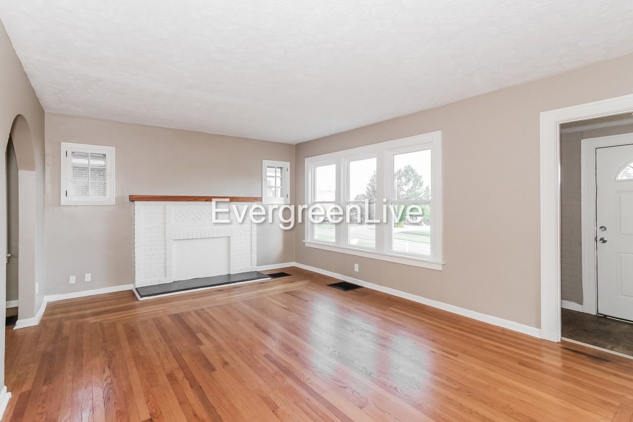 1553 Mcmakin Ave - Photo 3 of 15