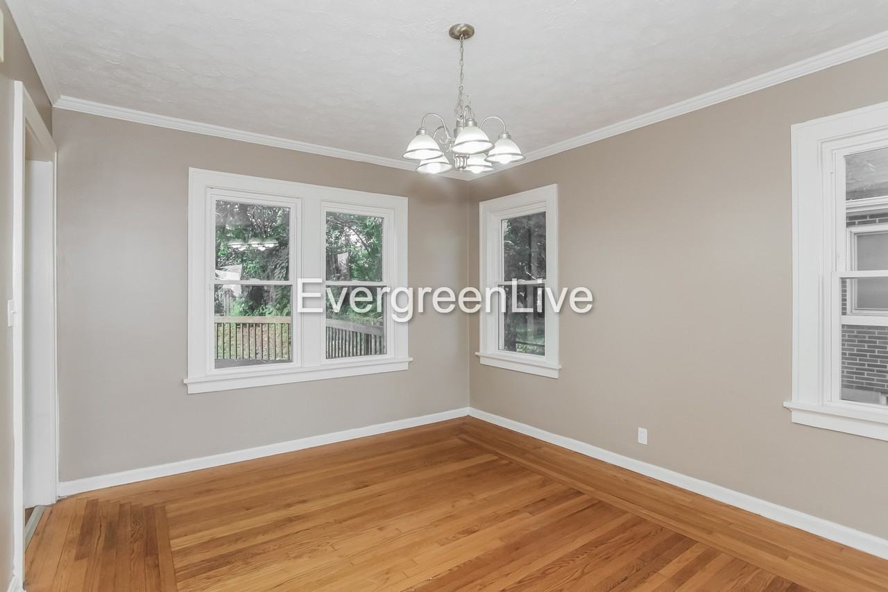 1553 Mcmakin Ave - Photo 5 of 15