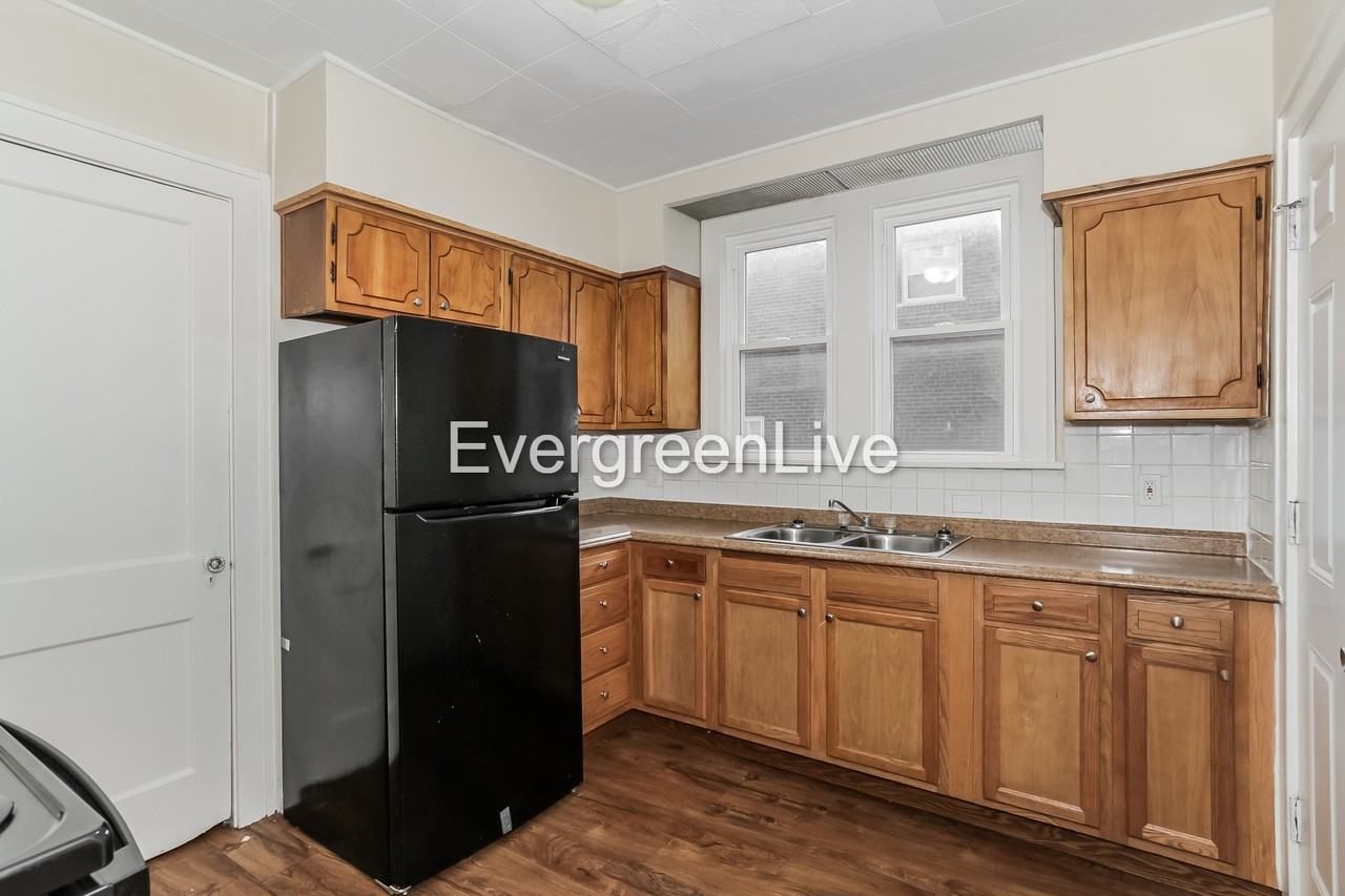 1553 Mcmakin Ave - Photo 6 of 15
