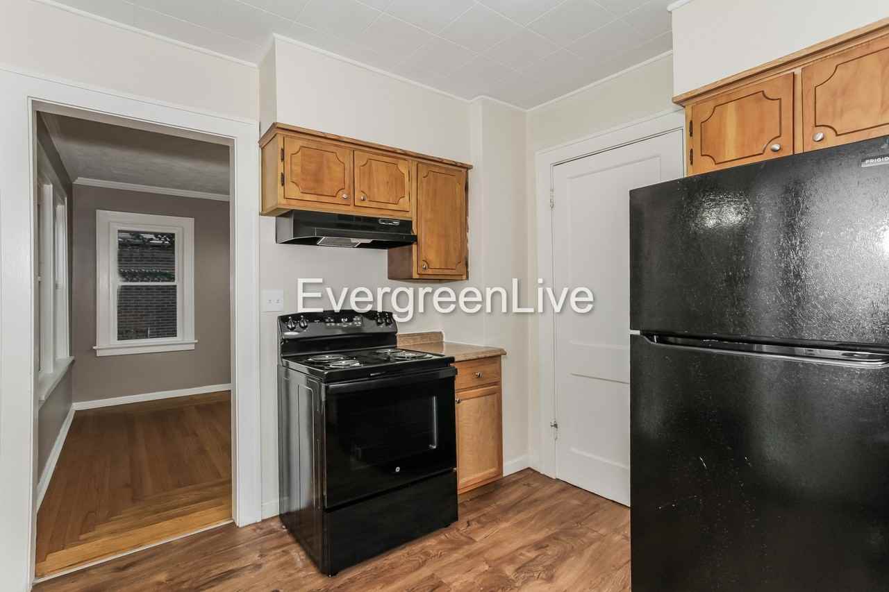1553 Mcmakin Ave - Photo 7 of 15