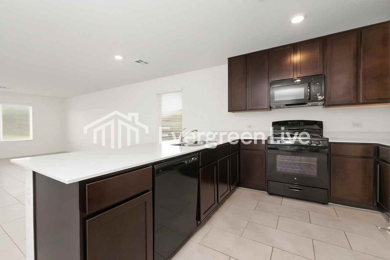 10904 Sw 22nd St - Photo 5 of 15