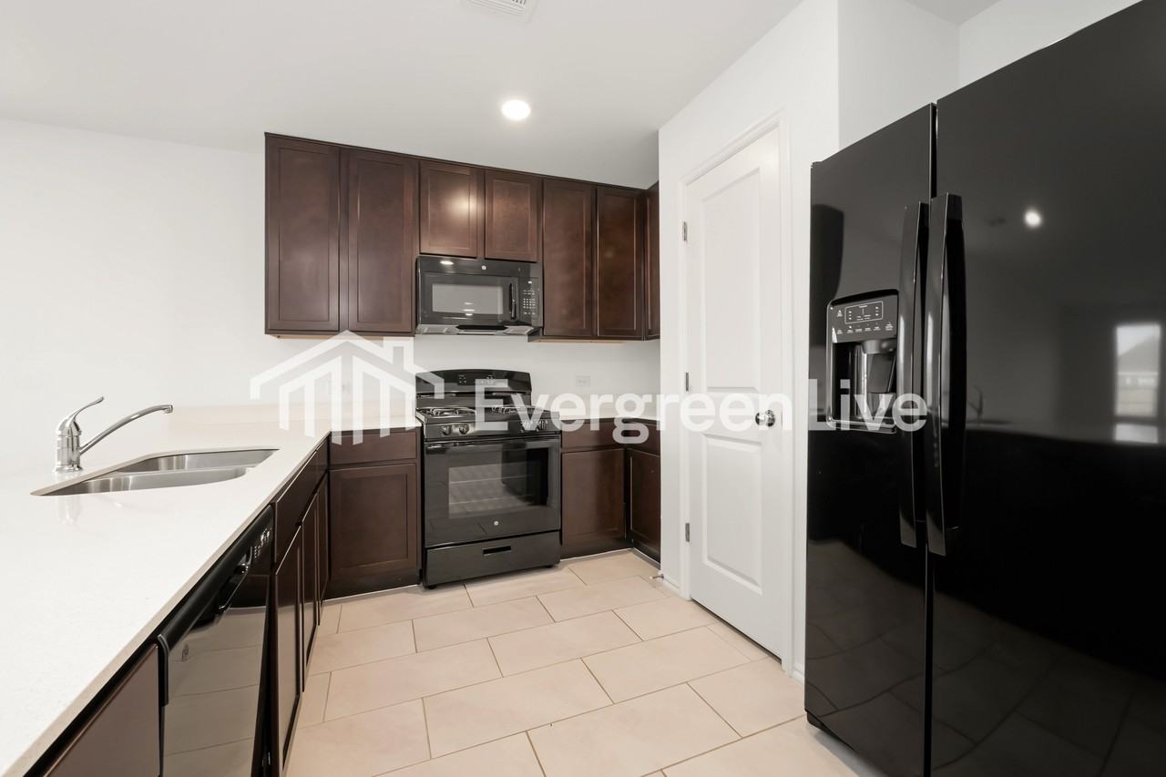 10904 Sw 22nd St - Photo 6 of 15