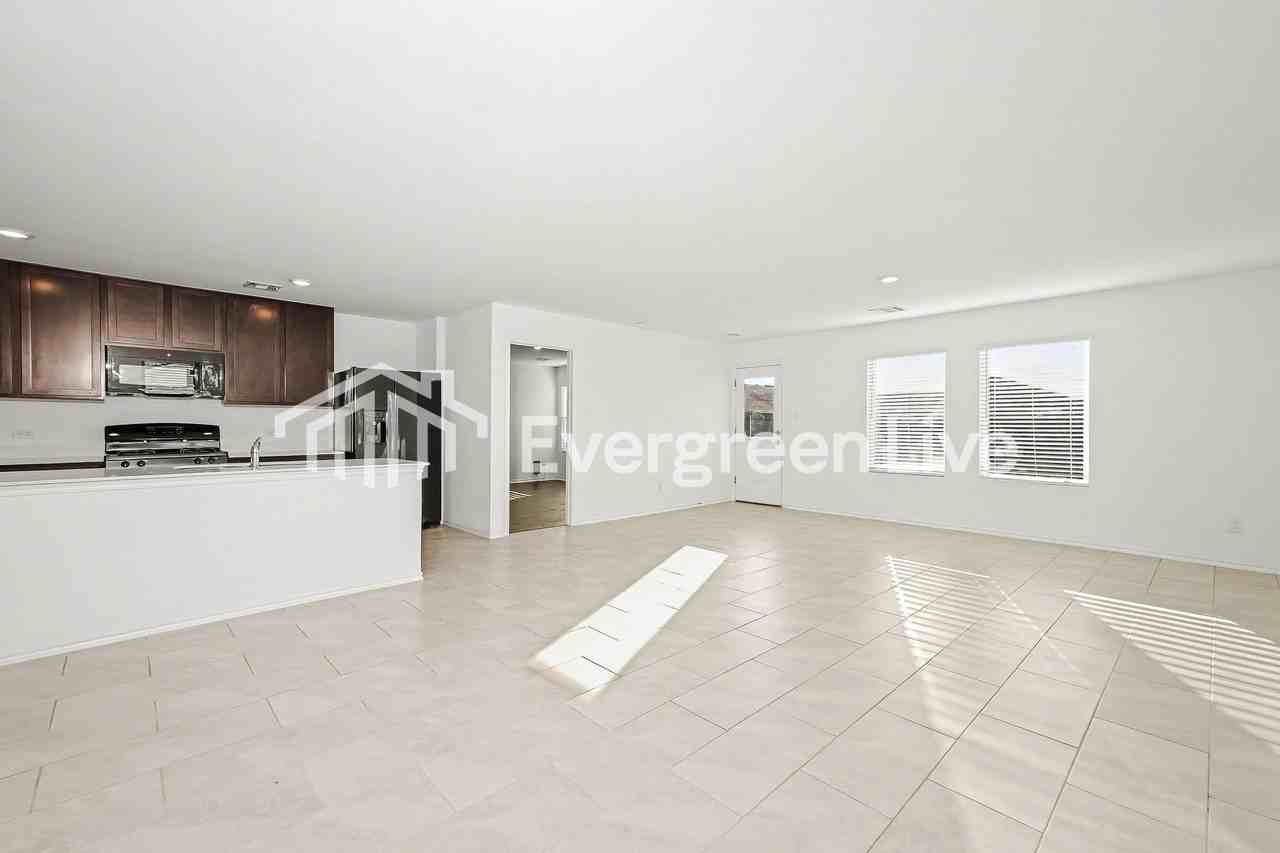 2308 Bleeker St - Photo 2 of 15