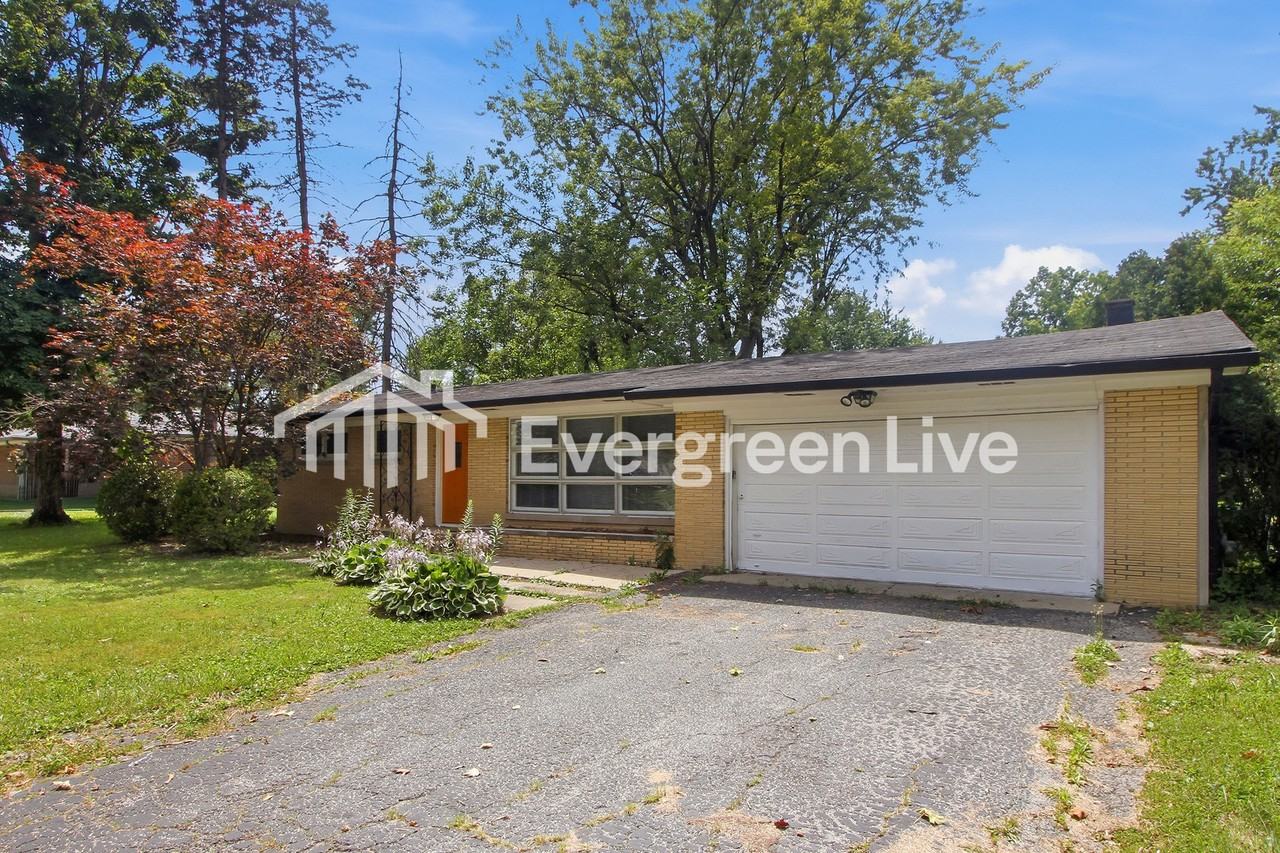 1120 Hathaway Dr - Photo 2 of 15