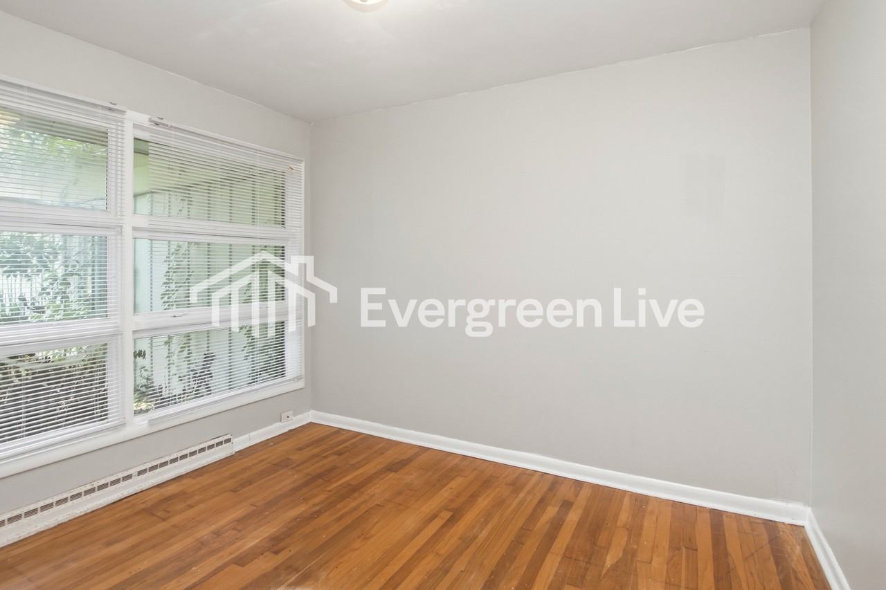 1120 Hathaway Dr - Photo 5 of 15