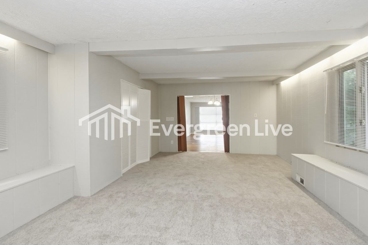 1120 Hathaway Dr - Photo 6 of 15