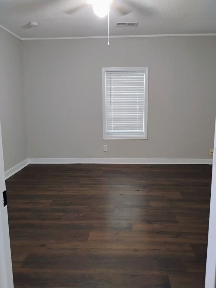 1347 E Trigg Ave - Photo 3 of 8