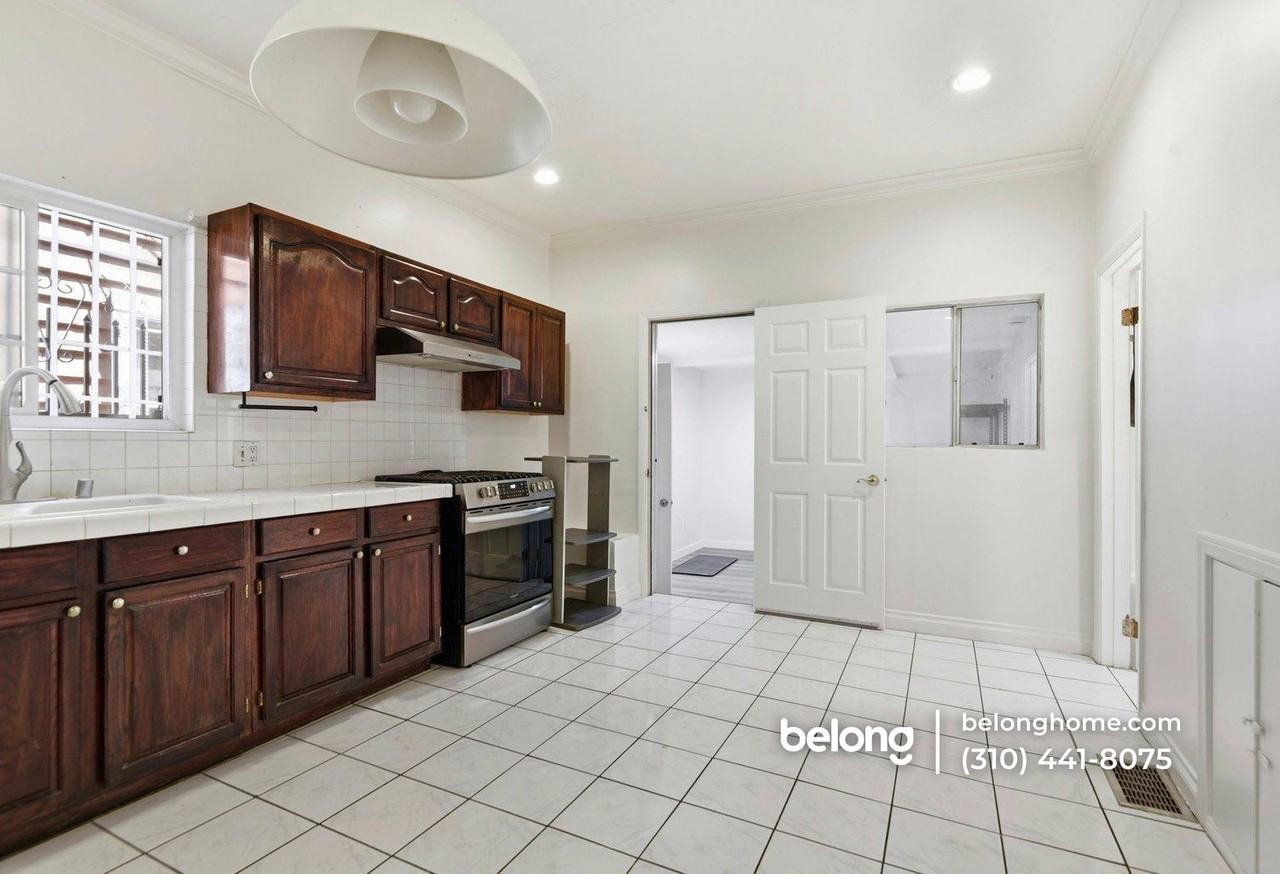 1410 Fedora St - Photo 5 of 26