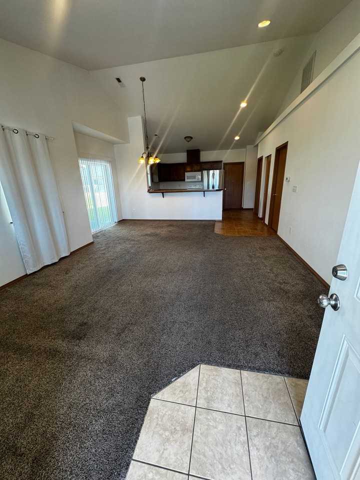 1208 W Malaga Ave - Photo 3 of 16