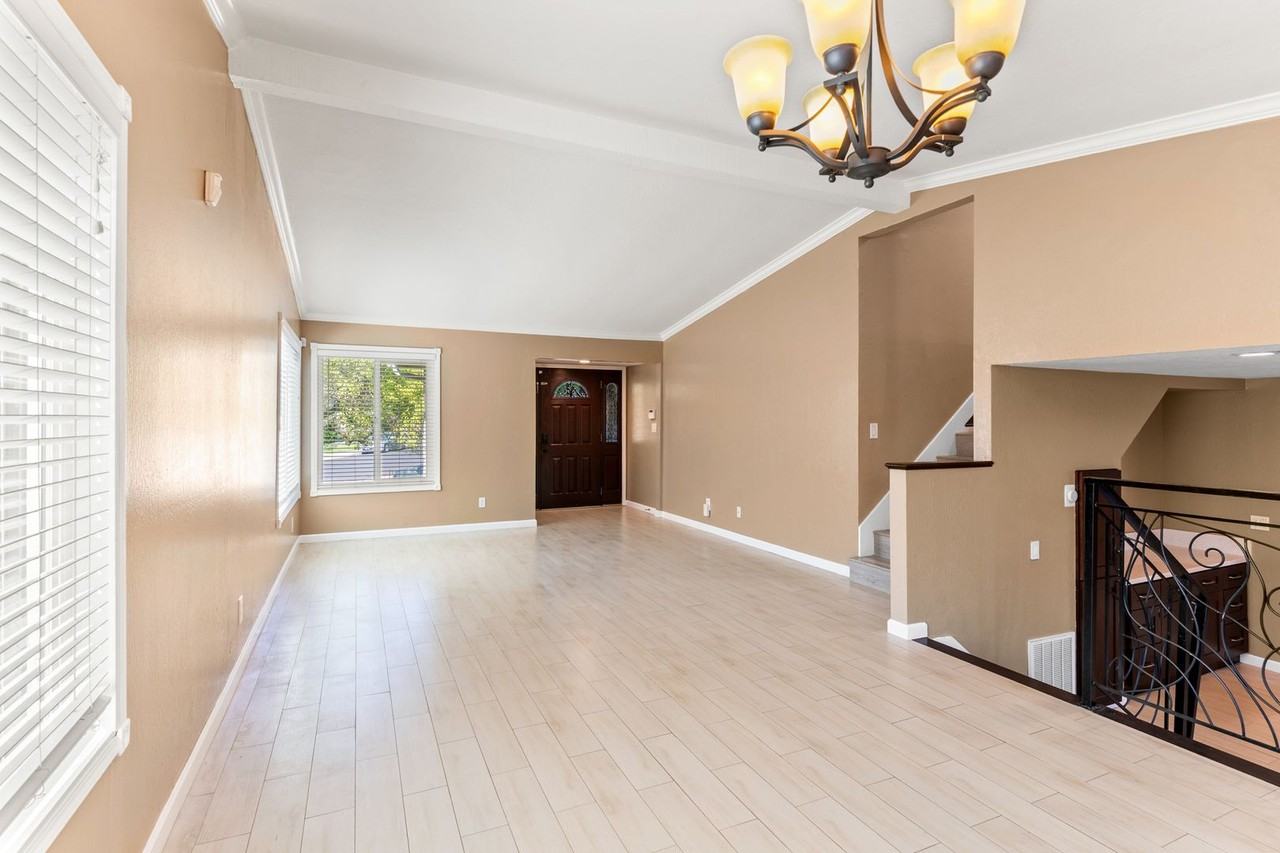 2844 Sombrero Cir - Photo 3 of 33