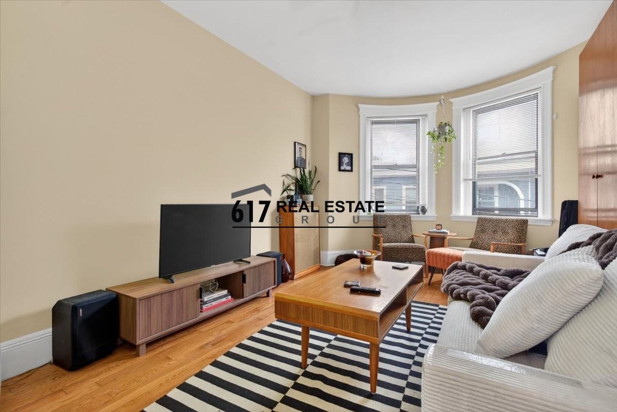 19 Royal St #6 - Photo 3 of 26