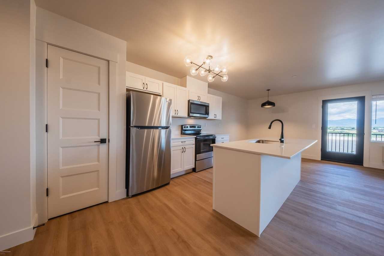 426 Cobalt Dr #306 - Photo 4 of 16