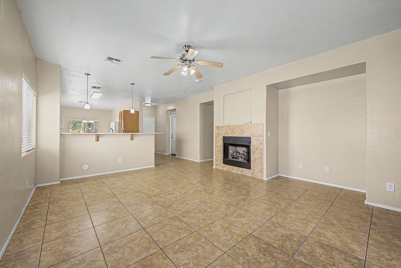 44290 W Neely Dr - Photo 2 of 28