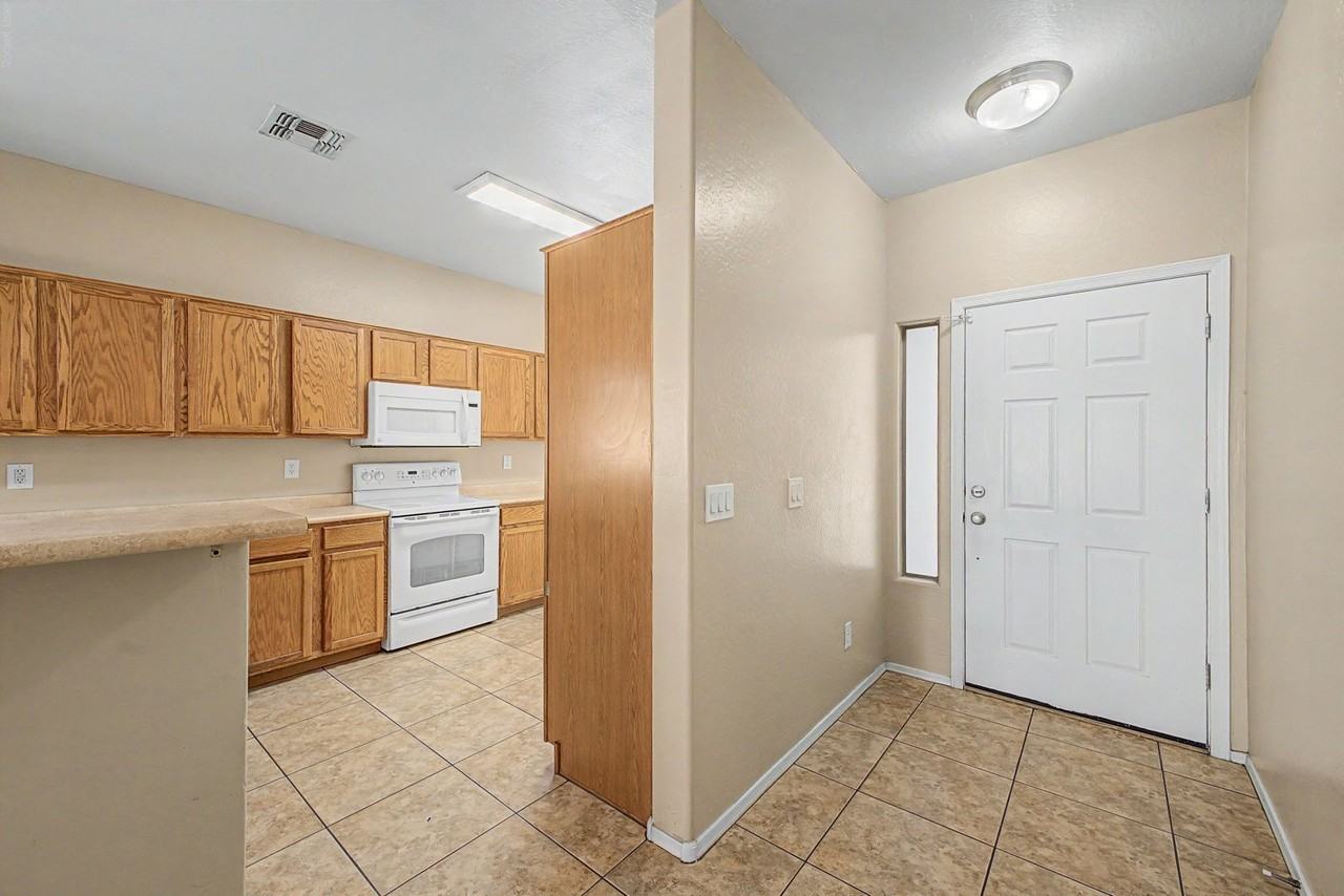 44290 W Neely Dr - Photo 7 of 28