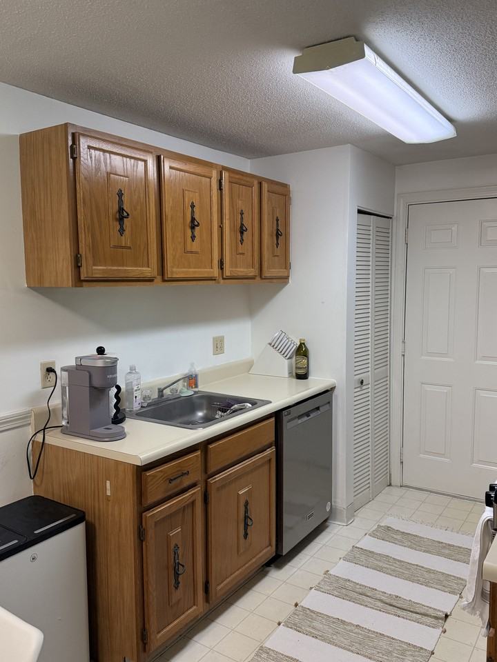 2 Squire Ct #8 - Photo 3 of 19