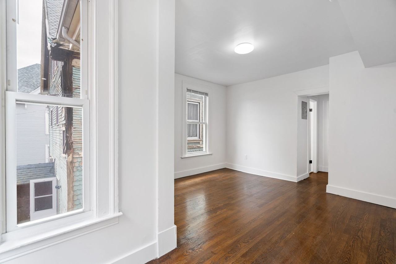 455 George Street - Photo 6 of 27