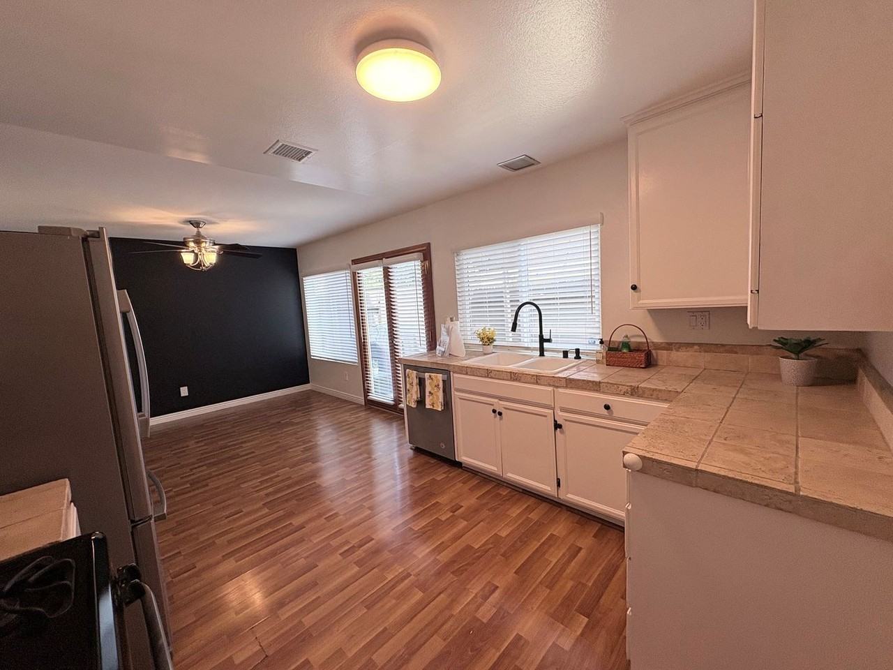 27572 Rondell St - Photo 2 of 20