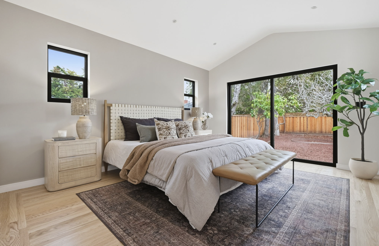 358 East Oakwood Boulevard - Photo 3 of 5