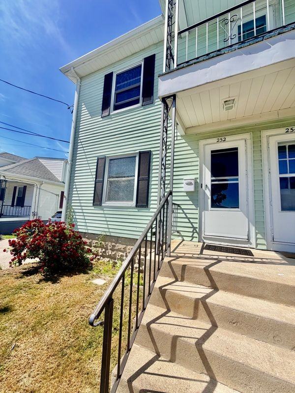 252 Vine St