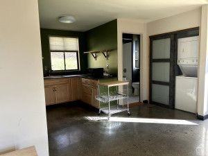 123B Sharon Rd ##B - Photo 2 of 5