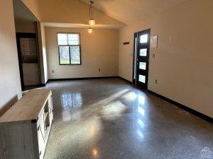 123B Sharon Rd ##B - Photo 3 of 5